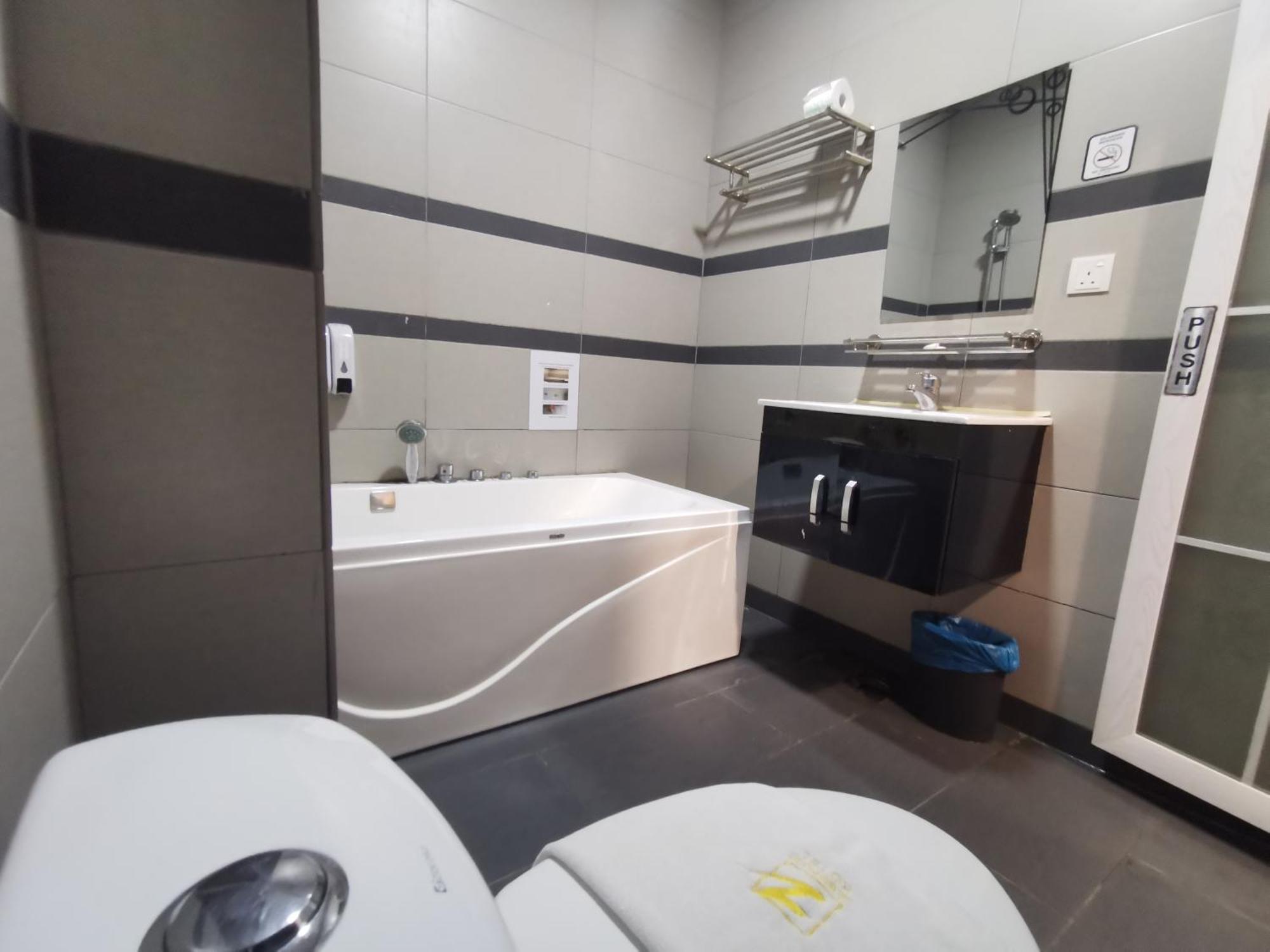 Zenz Hotel Kulai Exteriér fotografie
